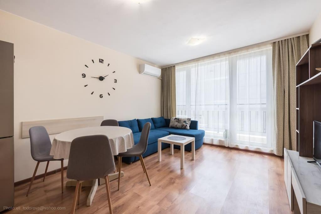 Bright Place Next To Grand Mall Varna Extérieur photo
