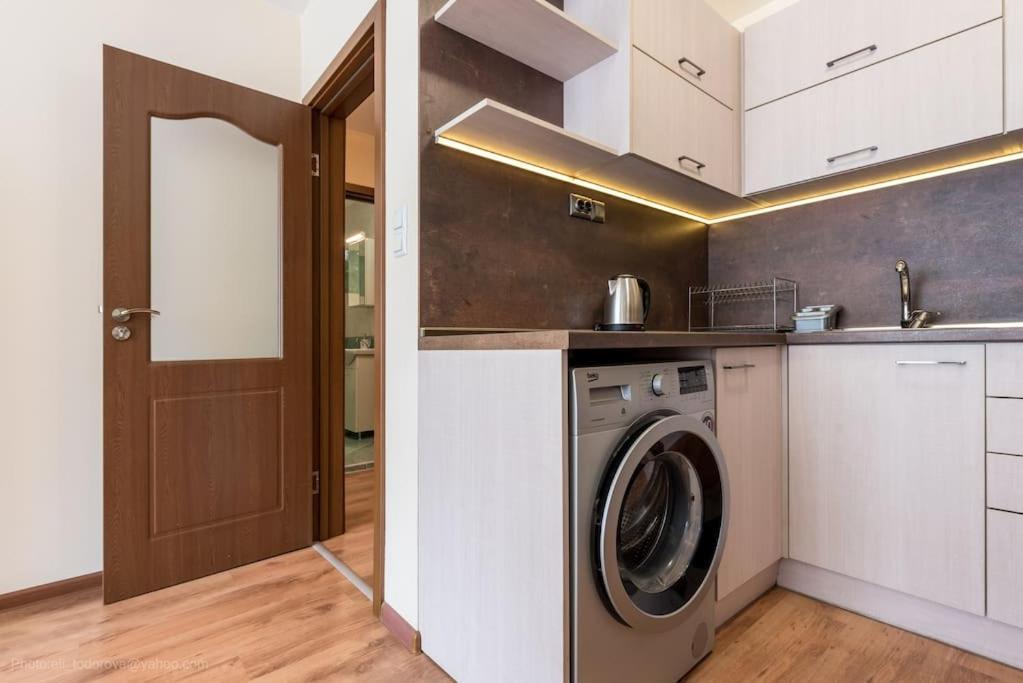 Bright Place Next To Grand Mall Varna Extérieur photo
