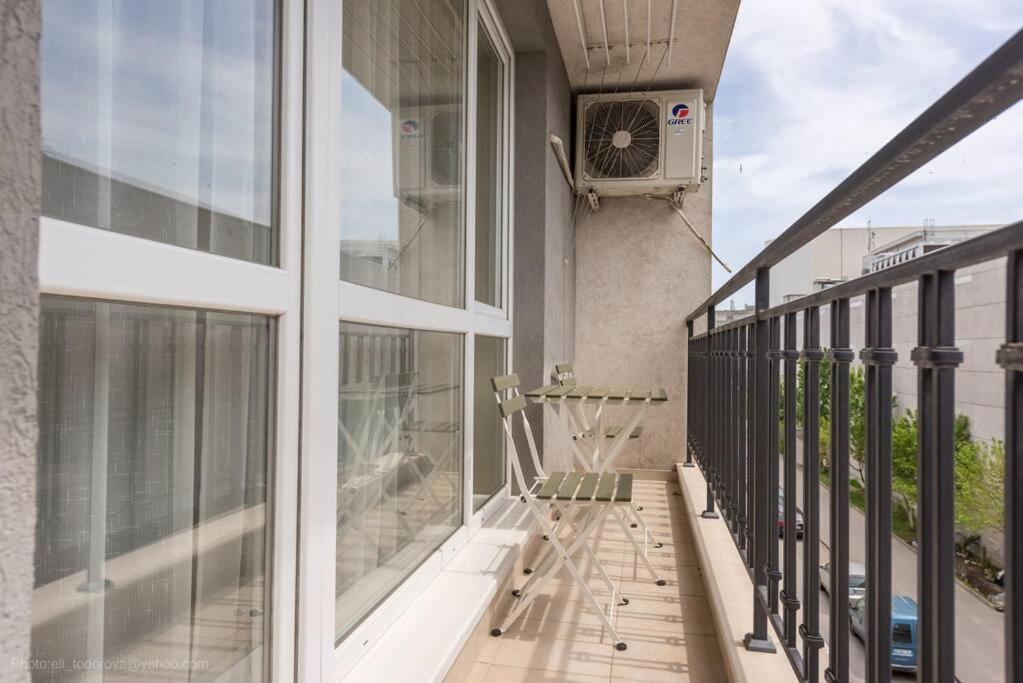 Bright Place Next To Grand Mall Varna Extérieur photo