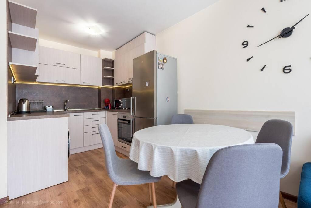 Bright Place Next To Grand Mall Varna Extérieur photo