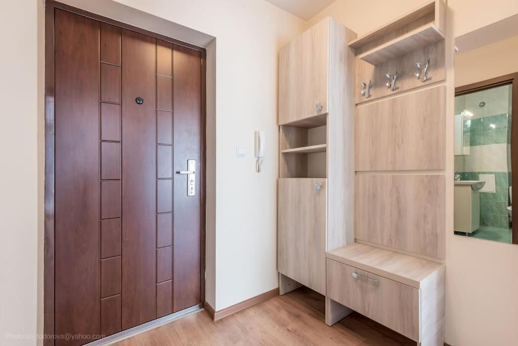 Bright Place Next To Grand Mall Varna Extérieur photo